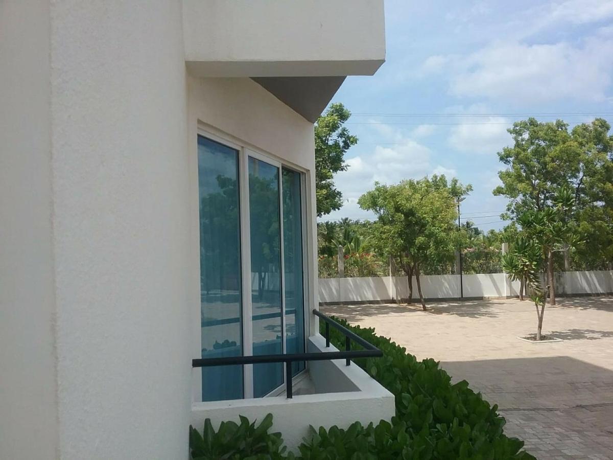Trincomalee Ocean Front Condos Exterior photo
